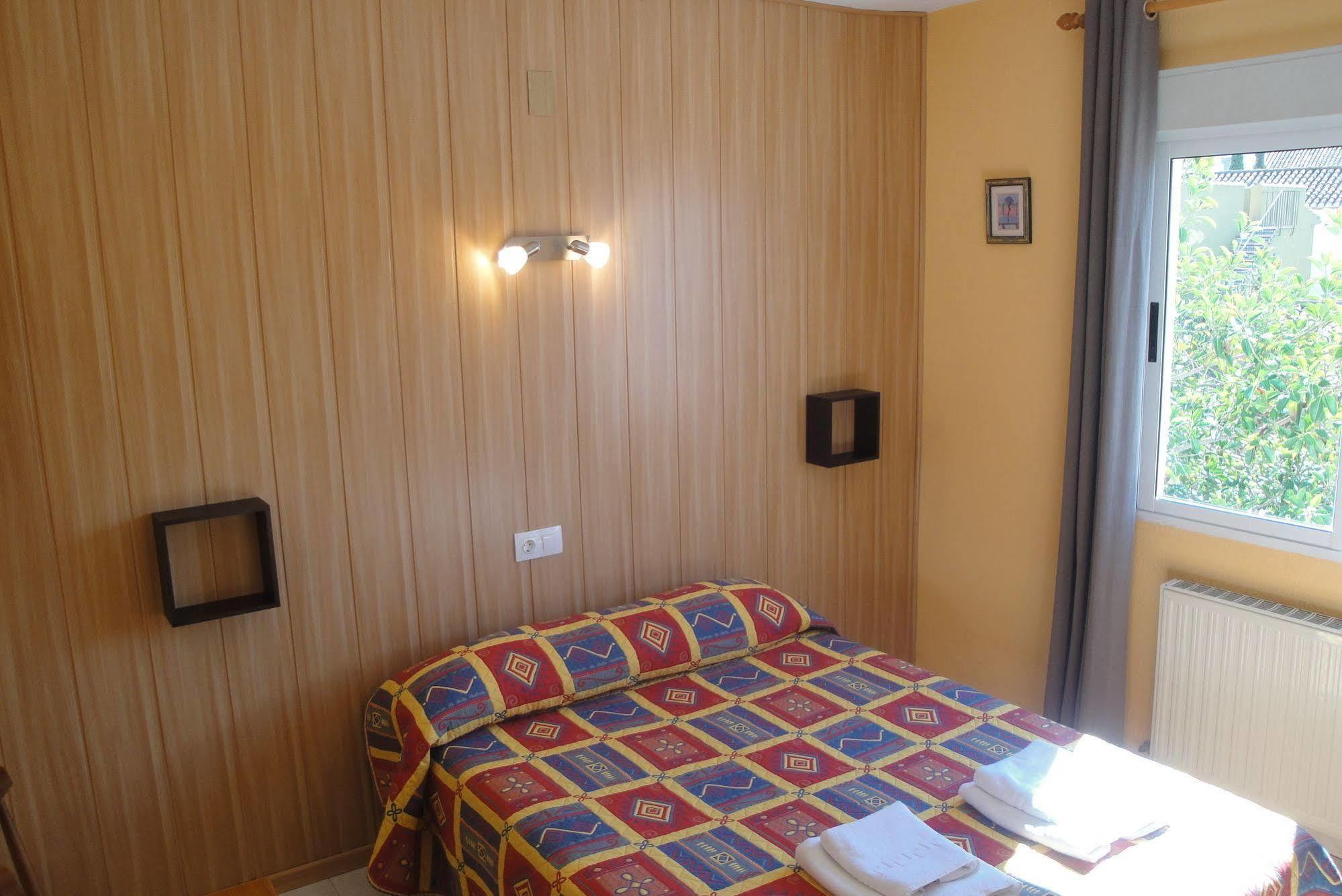 Hostal Cristina เดเนีย ภายนอก รูปภาพ