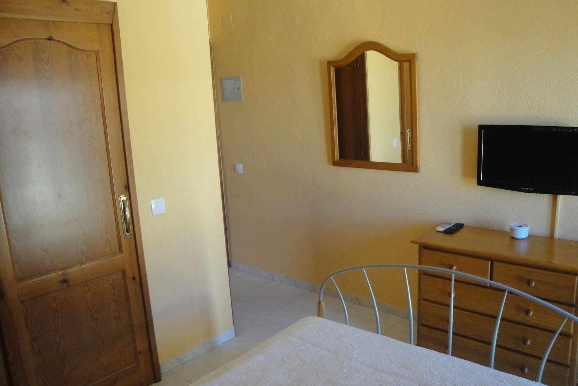 Hostal Cristina เดเนีย ภายนอก รูปภาพ