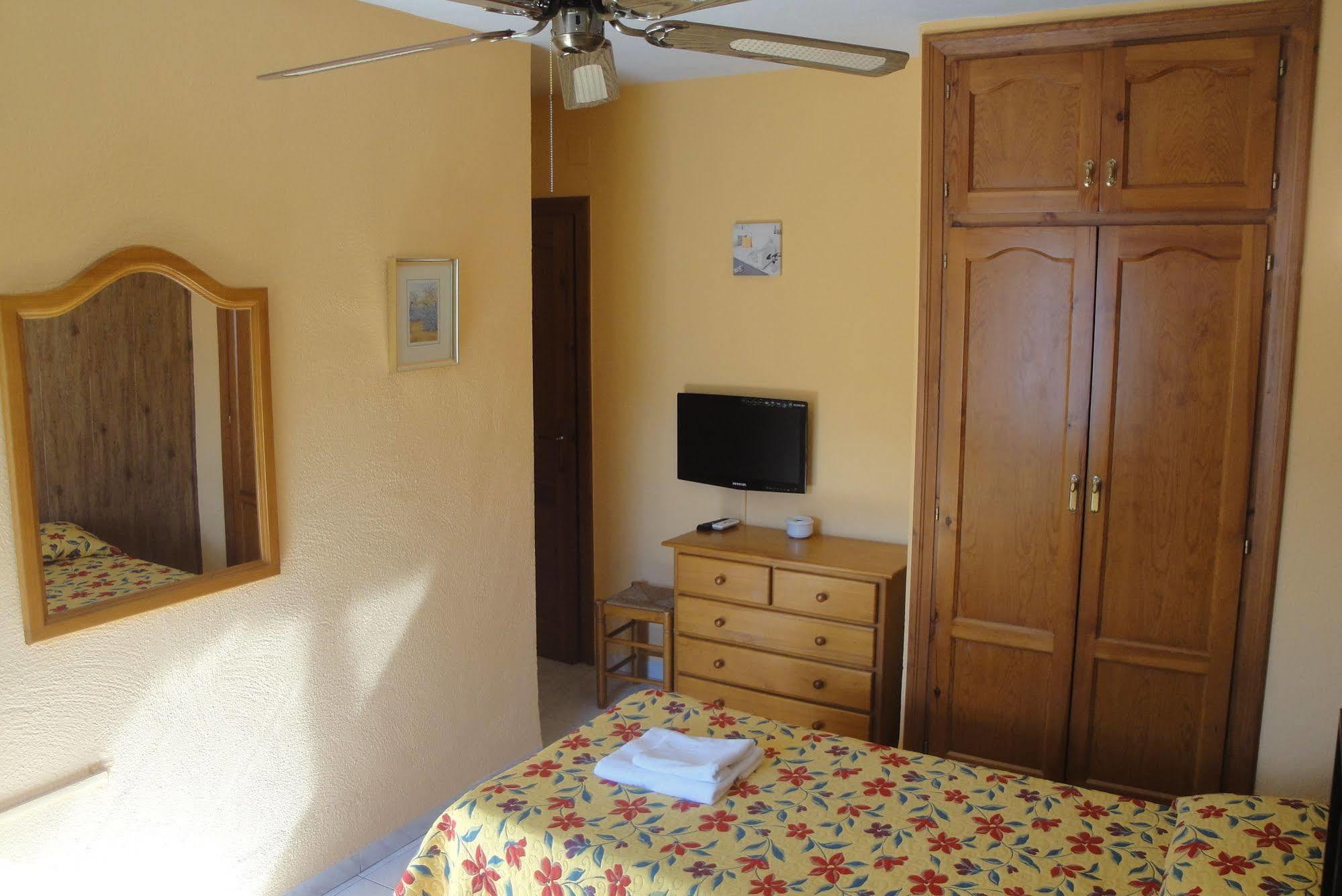 Hostal Cristina เดเนีย ภายนอก รูปภาพ