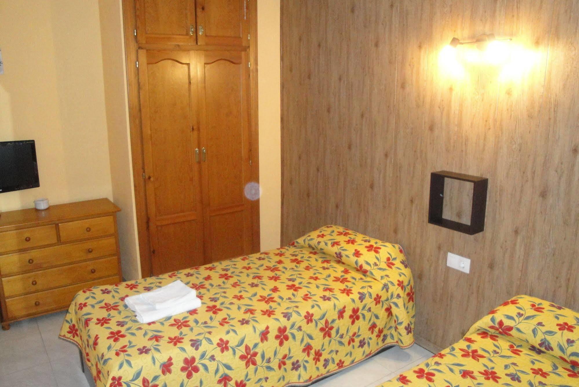 Hostal Cristina เดเนีย ภายนอก รูปภาพ
