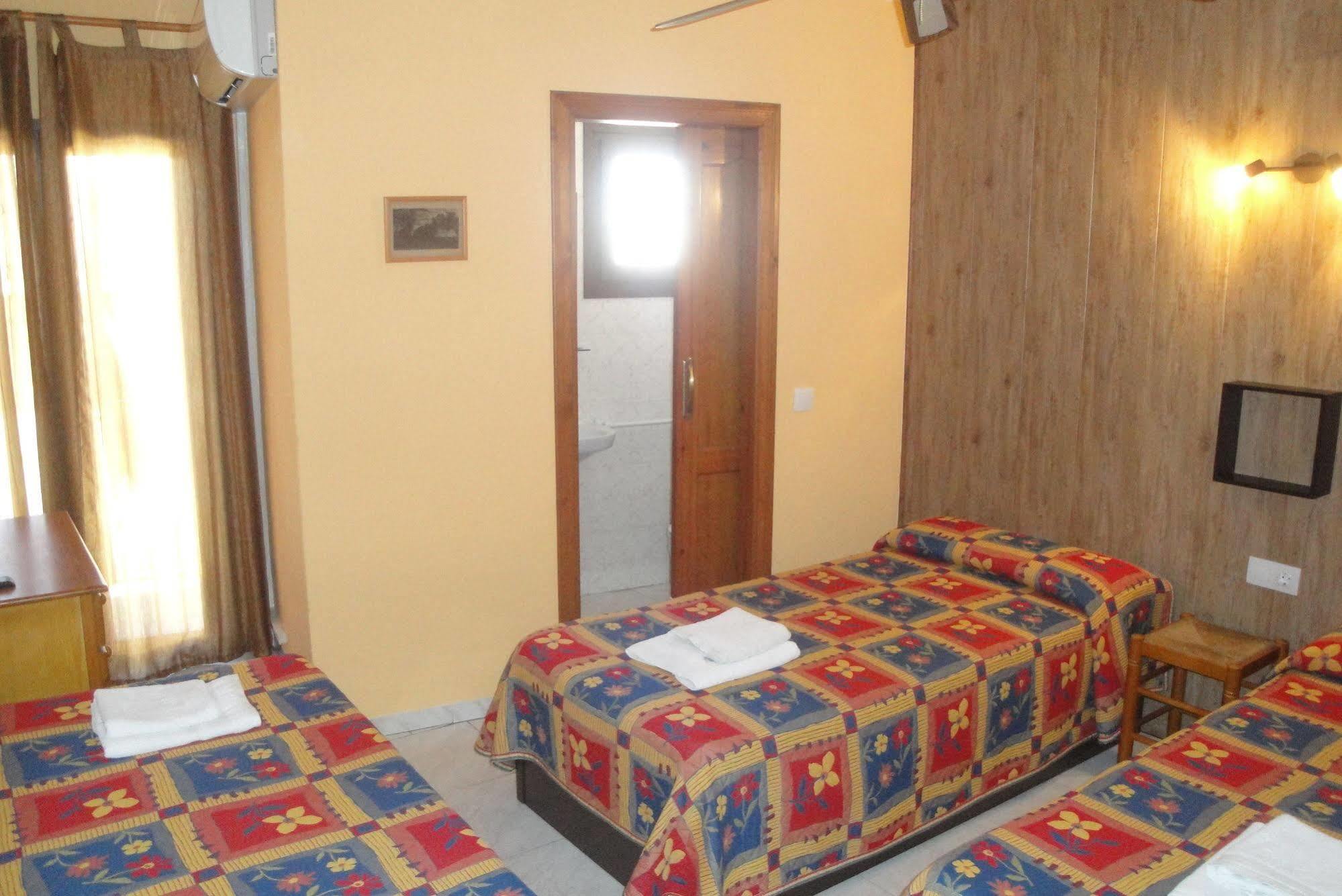 Hostal Cristina เดเนีย ภายนอก รูปภาพ
