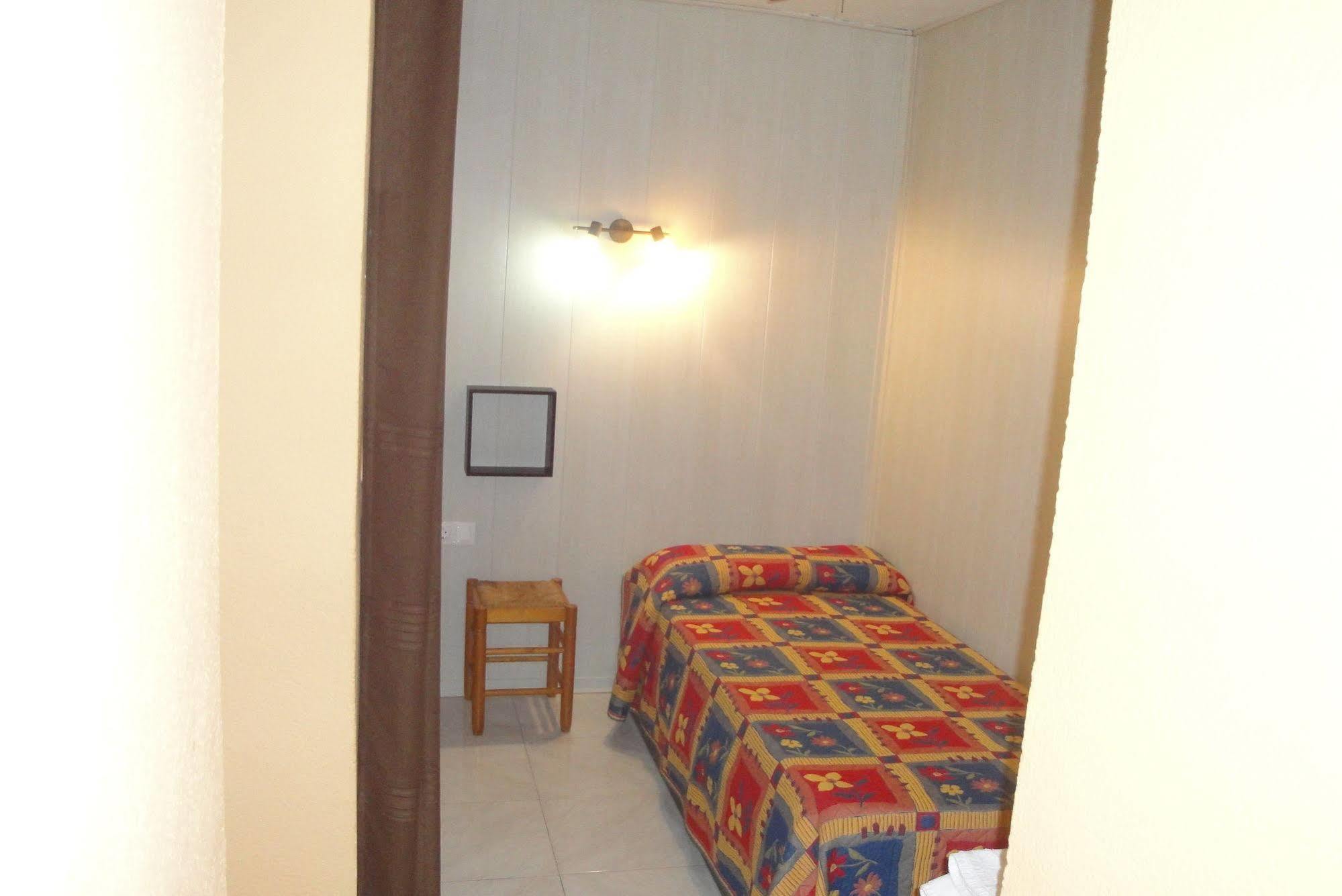 Hostal Cristina เดเนีย ภายนอก รูปภาพ