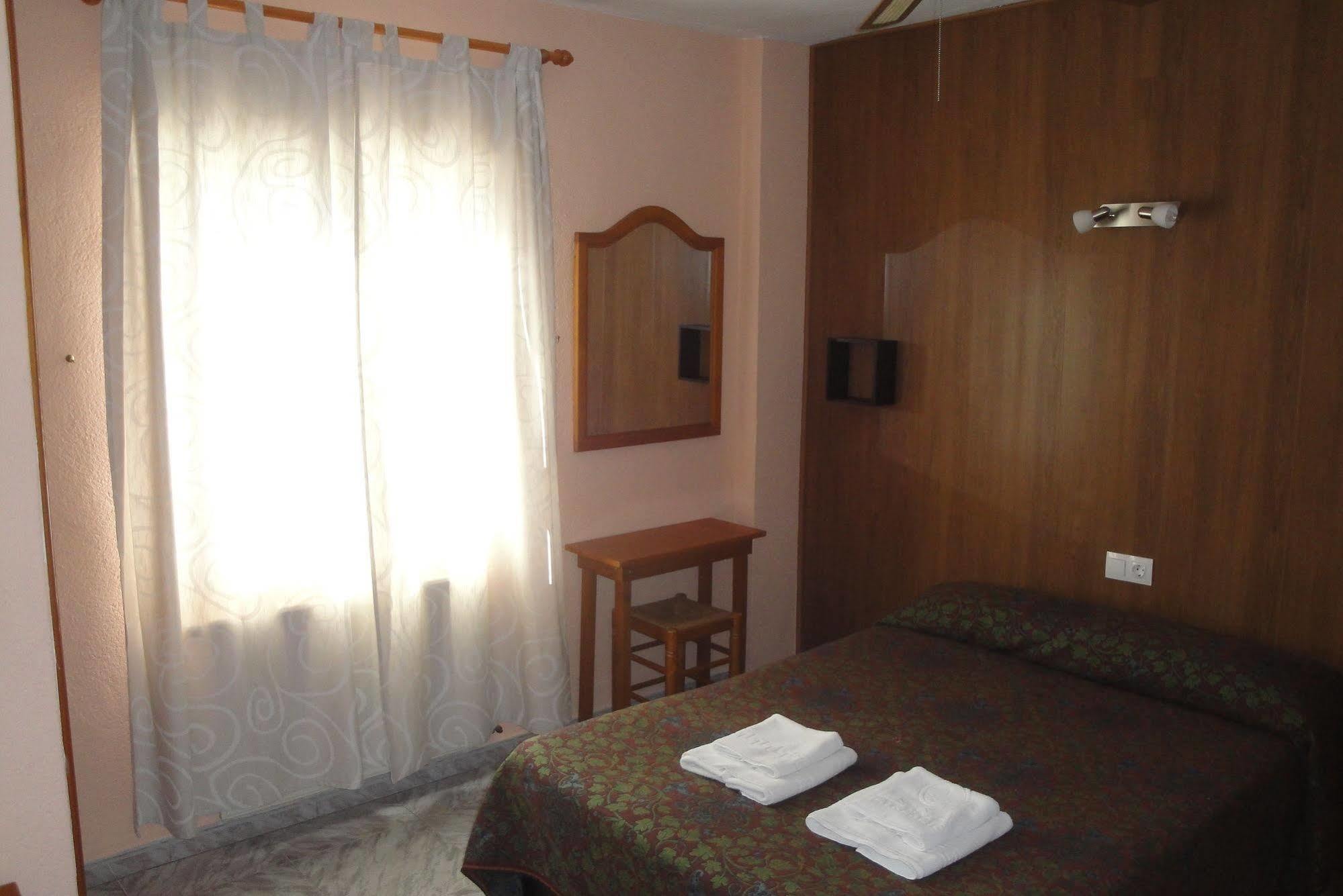 Hostal Cristina เดเนีย ภายนอก รูปภาพ